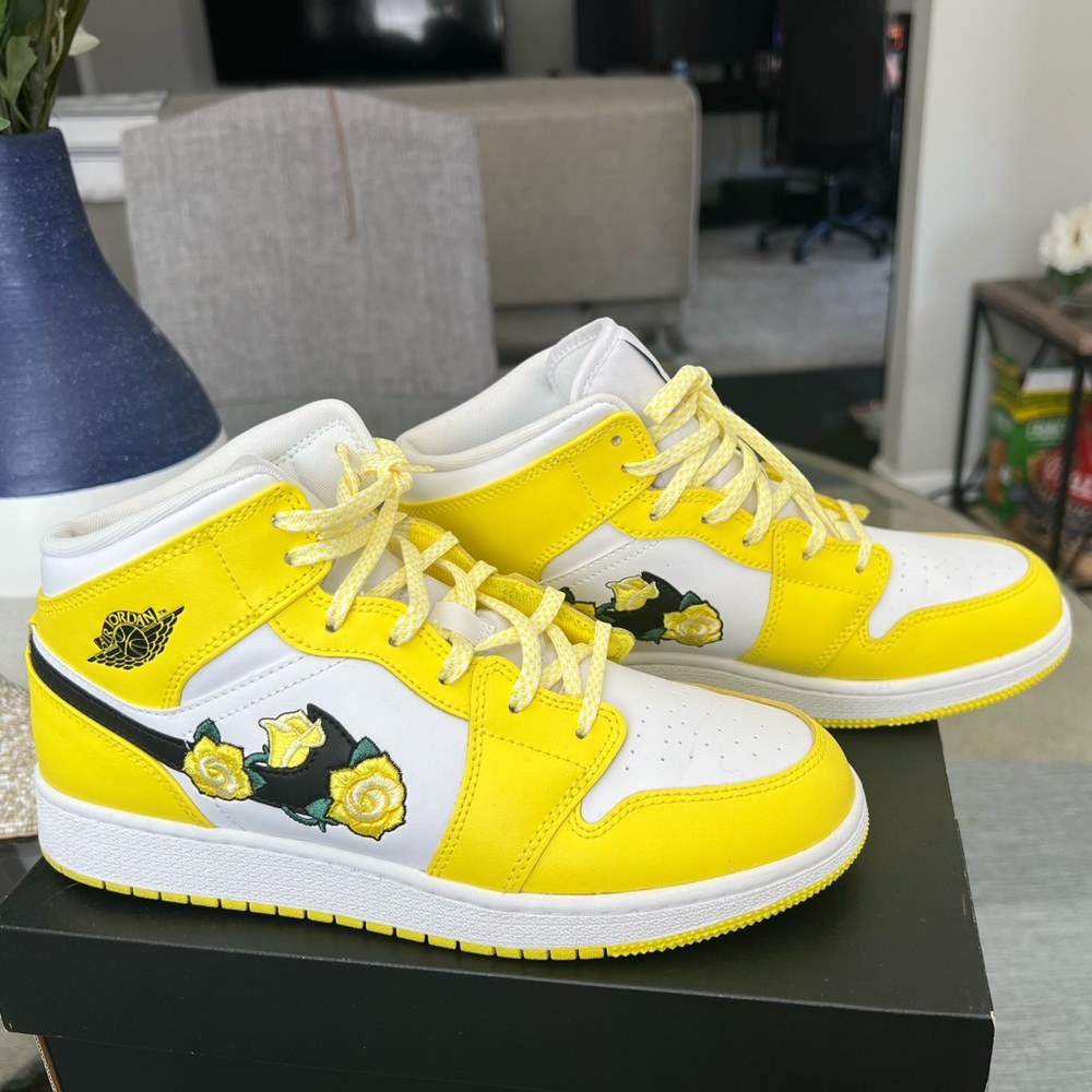 Air Jordan 1 Mid SE Floral Rose Patch Dynamic Yellow Shoes AV5174-700